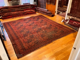 8'8" x 8'4" Ersari Main Carpet [SH-084]

An antique Ersari main carpet. Maroon and brown on a madder field with blue and orange. Note the almond border found in Ersari pieces. Features 6  ...