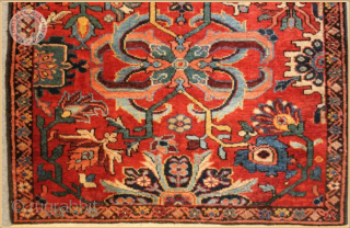 TR 1180 - 
Antique Ziegler rug circa 1890 wool on cotton foundation
Very good condition
Size : 1.00m x 1.09m  3`3" x 3`7"           