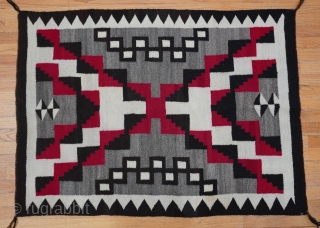 Antique Native American Navajo Wool Rug, size is 3'1" x 4'3" ft. excellent condition, beautiful Navajo rug.                