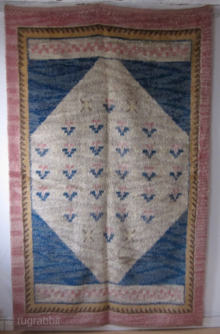 "Solnedgang" rug ("Sunset"), Sweden, 1947, riya rug signed by B.Perrson, very good condition, the tiger effect has been done by mixing ivory wools with natural brown wool, 257/160cm. inquiry: thierrygirard@protonmail.ch   