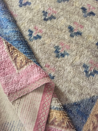 "Solnedgang" rug ("Sunset"), Sweden, 1947, riya rug signed by B.Perrson, very good condition, the tiger effect has been done by mixing ivory wools with natural brown wool, 257/160cm. inquiry: thierrygirard@protonmail.ch   