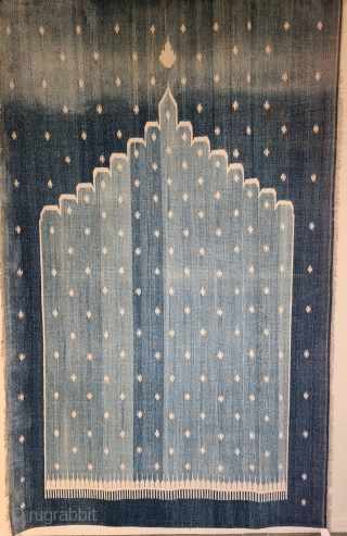 Mirhab Dhurrie.
Indigo cotton flat weave.
72 x 106 inches
Late 19th century
India                       