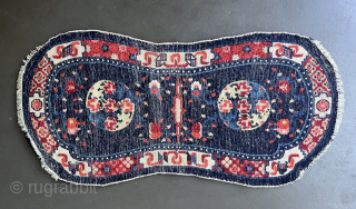 Inner Mongolian saddle rug, probably from the Baotou-Suiyuan region. About 1900. 130 x 65 cm. Perfect condition.   info@thomaswild.com             
