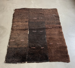 A Tsuktruk carpet from Tibet, likely from the early 20th century, 78 x 64 cm. The ends are original. The pile is very well preserved and decorated with small colourful lines.   ...