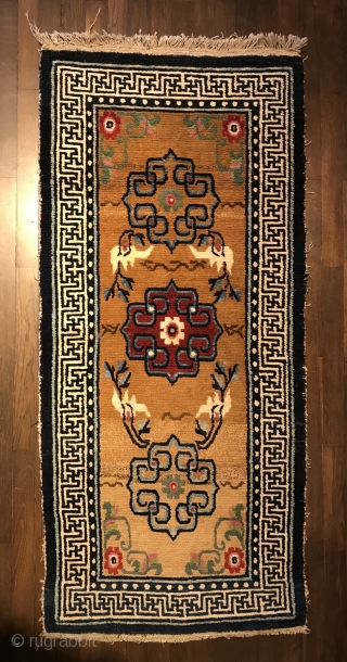 charming tibetan khaden, central tibet, late 19th century, 160 x 74 cm, 5´3"x 2´5", wool on wool, all natural colors, full pile, no restoration, ends original.       