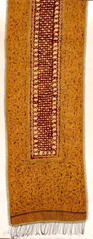 Fine woman's shawl - Selendang. Palembang, Sumatra, Indonesia. Fine long, silk cloth, batik tulis with naturalistic elements. Ref: Magic of women catalogue, World museum, Rotterdam. Material: silk, batik the-dye. Size: 280x53cm. Early  ...