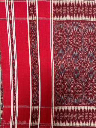 Balinese (ikat) ceremonial cloth (kamben cepuk). Traditionally used in various rites of passage: tooth filling, funerals, purification ceremonies. Early 20th c. Material: woven cotton weft ikat. Size: 220x 78cm. Literature: Nabholz-Kartaschoff 1991.  ...