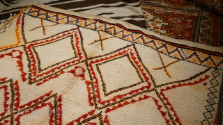 Berber Ait Youssi, XX century, 165x260 cm, great conditions. For enquiries write me at tommaso.rugrabbit@gmail.com thanks for the attention Regards Tommaso            