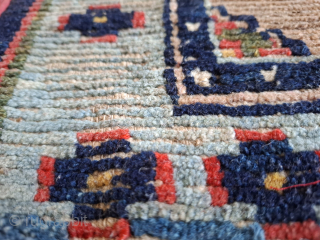 Great tibetan upper saddle from early 20th century with an archaic medallion, frog feet and Tigma motif in the border. Lustrous wool with all organic dyes. Wool weft and cotton warp. Red  ...