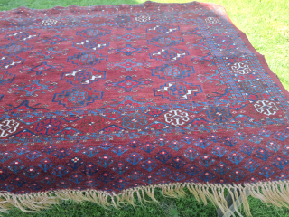 A large turkmen Chuval 154x95 cm.
Probably from around 1920.
Have some issues but very decorative as it is.

Only 200 euro + shipping            