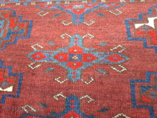 A large turkmen Chuval 154x95 cm.
Probably from around 1920.
Have some issues but very decorative as it is.

Only 200 euro + shipping            