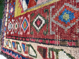 A spectacular Bakhtiari Khersak in a fragmented state.
Glorious colors  !

Just 200 euro plus shipping  !                