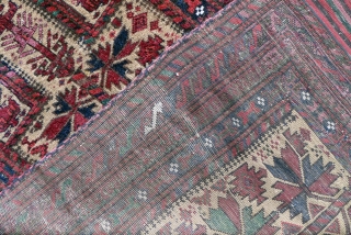 Late 19th century Baluch prayer rug in good condition. Excellent colours. Size: 146x92                    