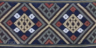 Antique pillow Swedish kilim, no: 341, size: 80*54cm, all natural colors.                      