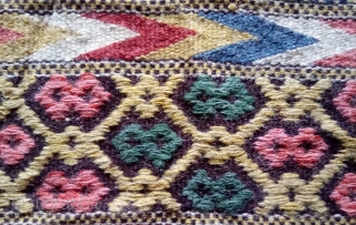 Antique Swedish kilim(Rolakan technique), no: 392, size: 92*45cm.                         