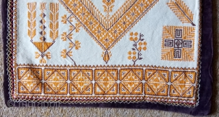 Antique swedish cross stitch, no: 380, size: 63*63cm, very nice motif, silk on linen.                   