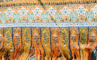 ANTIQUE DORUKHA ( DOUBLE SIDED ) JAMAWAR SHAWL MAINLY USED BY ROYAL FAMILIES 

IN INDIA. 



SIZE 267 x 132 CM.

PERIOD APRROX. BETWEEN 18TH TO 19TH CENTURY.
       