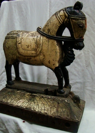 WOODEN HORSE .

WOODEN HORSE TOY FROM CENTRAL INDIA ( MAHARASHTRA ).

VERY GOOD CONDITION AND VERY OLD.

SIZE: 28 X 39 X 46 CMS.           