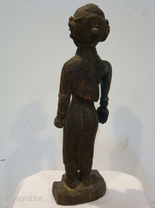  Ethnic Wooden Doll from Maharashtra.

 Teak Wood , Very good Condition 

 Size: 8x13x41 cms

 Good patina               