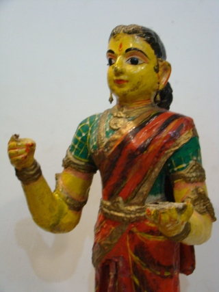  Policrome Paper Mache Statue of Gauri Goddess from Karnataka(south India).

 Very Good Condition, Nice patina and Wood Inside.

 Size: 18 x 32 x 63 cms

       