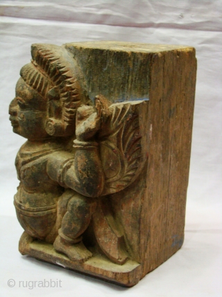 Wooden Garuda Pillar Base.

 From Kerala ( South India ).

 Size: 11 x 11 x 16 cms

Very Good Condition.
              