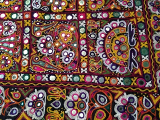 RABARI HAND EMBROIDERY 

 FROM GUJARAT


 ORIGINAL PIECE 

 SIZE: 64 X 64 CMS

 CONDITION VERY GOOD AND OLD.              