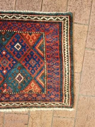 Unusual LONG Jaff Kurdish bagface rug with thick lush pile. 

I have not seen any Jaff bagfaces so long.... measures roughly 102 cm x 43 cm 

Super quality wool - soft soft  ...