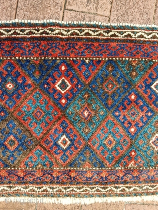 Unusual LONG Jaff Kurdish bagface rug with thick lush pile. 

I have not seen any Jaff bagfaces so long.... measures roughly 102 cm x 43 cm 

Super quality wool - soft soft  ...
