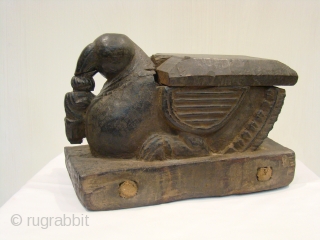 Indian old wooden bird from south India 
 made of teak wood .....
for further information pls inquire 
thanks               