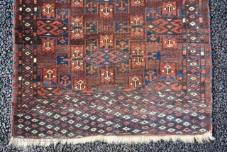 Small Yomut end 19th century, size is 107 x 75 cm                      