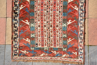 Kurdish runner End 19th century or 1st half of 20th century
Excellent condition, full pile
no repile or repairs
size : 335 x 120 cm 11.0 x 4.0 ft       