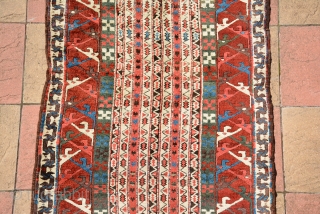 Kurdish runner End 19th century or 1st half of 20th century
Excellent condition, full pile
no repile or repairs
size : 335 x 120 cm 11.0 x 4.0 ft       