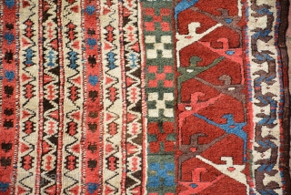 Kurdish runner End 19th century or 1st half of 20th century
Excellent condition, full pile
no repile or repairs
size : 335 x 120 cm 11.0 x 4.0 ft       