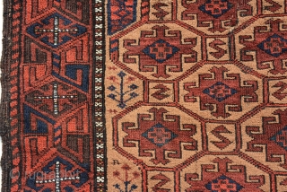 An Exceptional Baluch Double nishe prayer rug.
Excellent condition and very good pile.
Age: 19th century
size: 179 x 100                