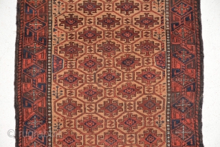 An Exceptional Baluch Double nishe prayer rug.
Excellent condition and very good pile.
Age: 19th century
size: 179 x 100                