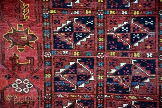 Exceptional Bashir rug with animal patterns on both side borders
182 x 117 cm                    