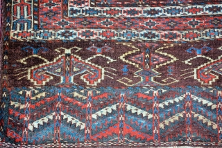 Yomut ensi with rare pannel end 19th century.
size is 155 x 140 cm                    