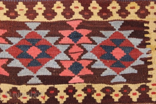 Shahsaven kilim mafrash,very unusual design..1,44x1,27cm
4'7x4'1ft                            