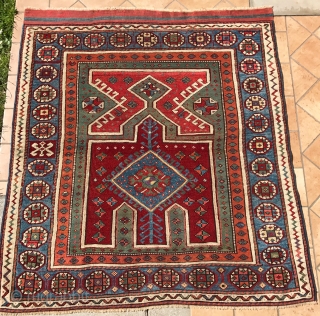 ANATOLIAN  BERGAMA  RUG  CM 1.23 X 1.10  1820/1850  CIRCA 
ORIGINAL KILIM                 