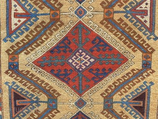 east anatolian center bottom all camel wool
dragon design excellent condition 1,94 x 1,30 1800 circa                  
