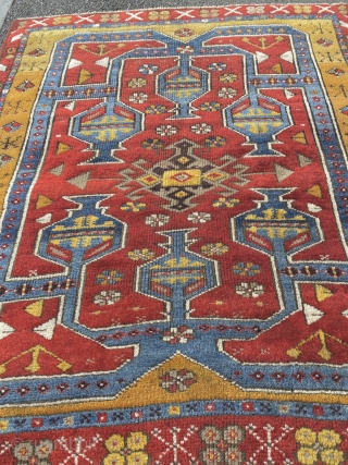 CANAKKALE  WEST. ANATOLIAN  SIZE 1,10 X 0,95 19TH CENTURY RARO DESIGN  NATURAL COLORS  GOOD CONDITION              