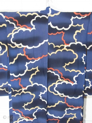Jinken Haori, Japan, Taisho (1912-1926), cm 92x125. Sleeves are gracefully long, this kimono has smooth and soft touch.               