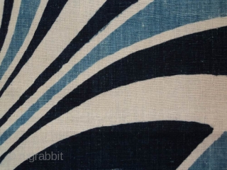 Tsutsugaki ‘noshi’ futonji panel, Japan, Meiji (circa 1880), cm 96x33. A really lovely panel fragment from a bedding cloth (futonji), decorated in the so-called ‘tsutsugaki’ technique with the pattern of a ‘noshi’  ...