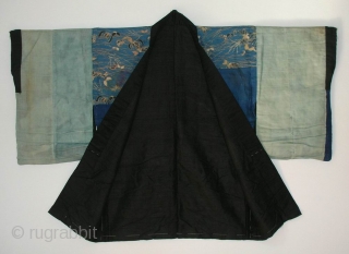 Han juban, Japan, late Edo (circa 1840), cm 120x81. The ‘han juban’ is an half length garment which is worn under a kimono. Those used by women were, in the past, mostly  ...