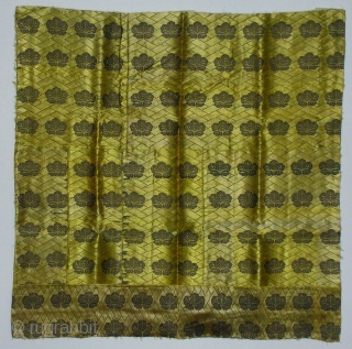Silk temple cloth, Japan, late Meiji (circa 1900), cm 62x62. This is an ‘uchishiki’, a squarish cloth of rich silk used to cover the front of altars in Buddhist temples. The origin  ...