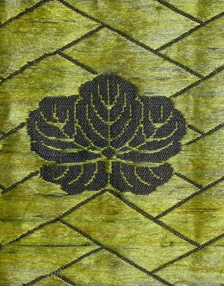 Silk temple cloth, Japan, late Meiji (circa 1900), cm 62x62. This is an ‘uchishiki’, a squarish cloth of rich silk used to cover the front of altars in Buddhist temples. The origin  ...