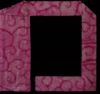 Silk Shibori Obi, Japan, early Showa (circa 1930), cm 315x32. The ‘obi’ is a sash for traditional Japanese dresses, and a part of kimono outfits. This one is a so-called ‘nagoya obi’,  ...