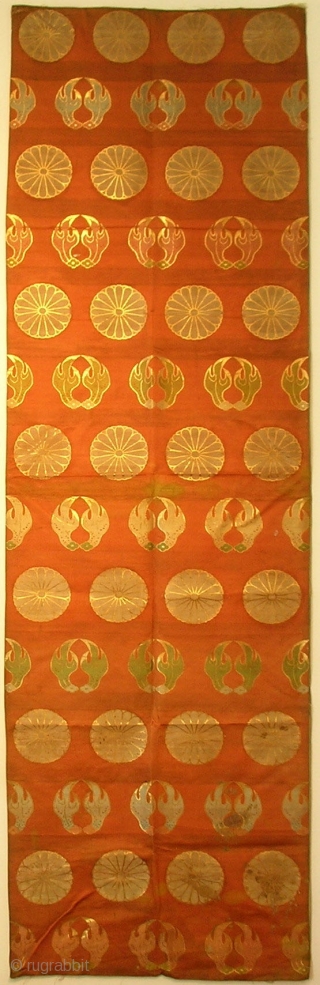 Silk temple cloth, Japan, Edo (18th century), cm 215x66. This is an ‘uchishiki’, a cloth of rich silk used to decorate altars in Buddhist temples. The origin of the uchishiki can be  ...