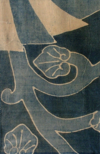 Tsutsugaki ‘noshi’ futonji panel, Japan, Meiji (circa 1880), cm 131x33. This is a really lovely panel from a bedding cloth (futonji), decorated in the so-called ‘tsutsugaki’ technique with the pattern of a  ...