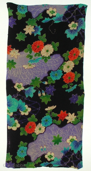 Kinsha silk, Japan, Taisho, cm69x32. We already reported how, from the late nineteenth century onwards, the sumptuary laws of feudal Japan were lifted, allowing everyone in the country equal rights to wear  ...